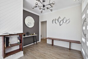 Breakfast and dinner served - Thunderbird Motel (Yass)