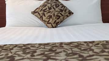 Studio Suite, jet tub, pemandangan kolam renang (Free Wi-Fi & Parking) | Minibar, brankas, setrika/meja setrika, dan Wi-Fi gratis