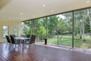 Standard Room, Kitchen (Thunderbird Cottage), Free Wi-Fi & Parking | Terrace/patio