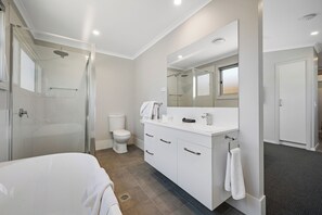 One Bedroom Cabin | Salle de bain | Articles de toilette (gratuits), séchoir à cheveux, serviettes fournies