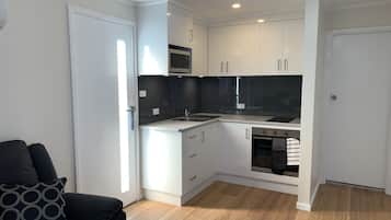 Studiosuite, Whirlpool, Poolblick (Free Wi-Fi & Parking) | Eigene Küche | Mikrowelle, Wasserkocher