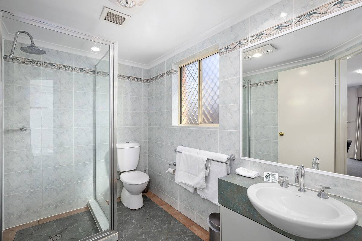 Executive-Zimmer, Kochnische (Executive Queen Spa Free Wi-Fi & Park) | Minibar, Zimmersafe, Bügeleisen/Bügelbrett, kostenloses WLAN