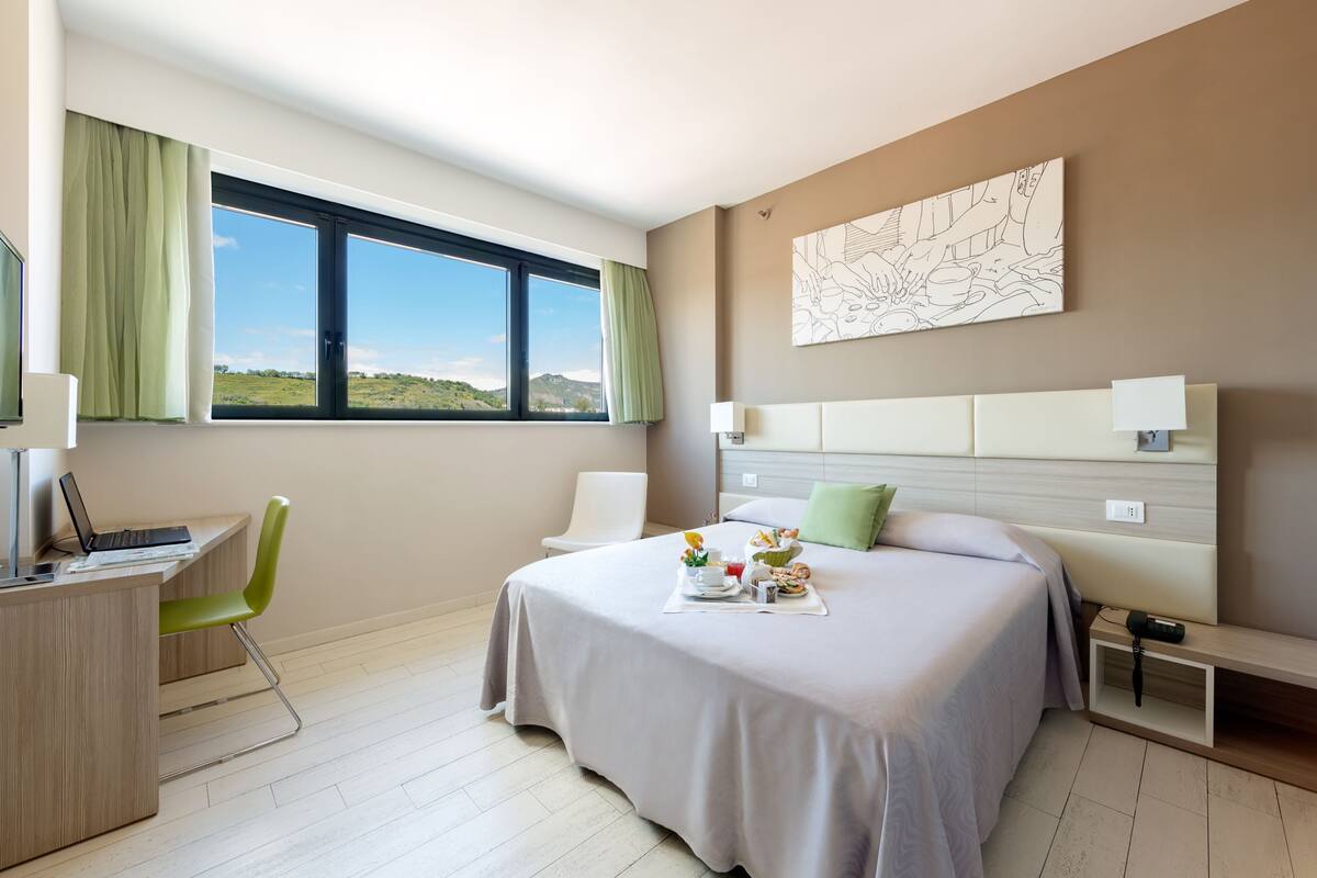 Premium bedding, minibar, in-room safe, desk
