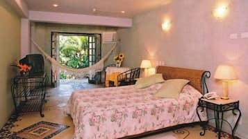 Suite Master | Minibar, in-room safe, soundproofing, iron/ironing board