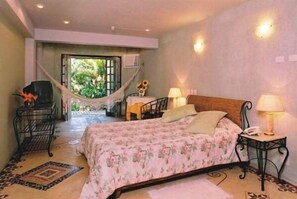 Suite Master | Minibar, in-room safe, soundproofing, iron/ironing board