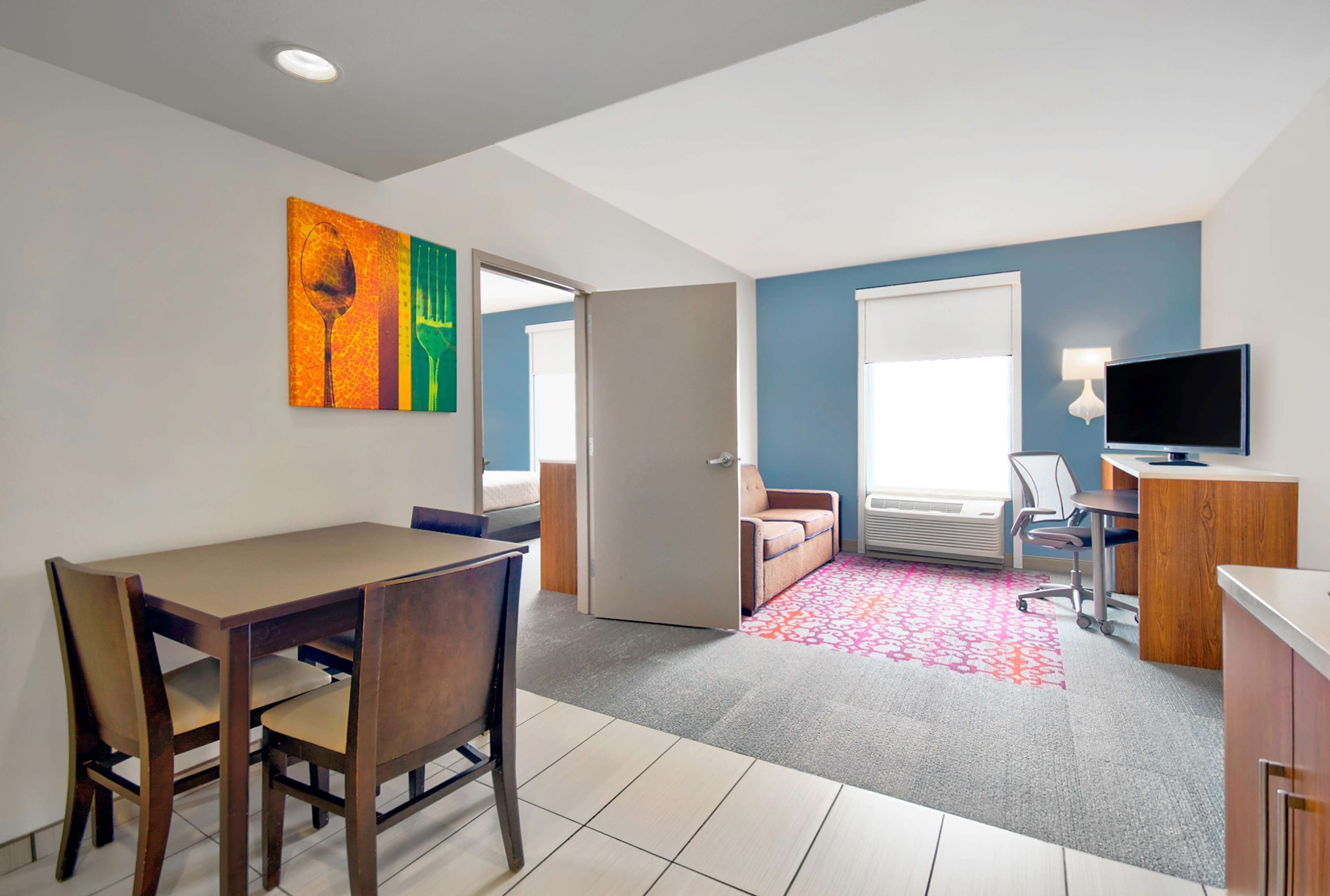 premier suite, 1 queen bed, accessible (mobility & hearing) | living area | flat-screen tv