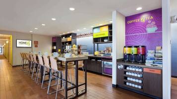 Café da manhã para viagem grátis todos os dias