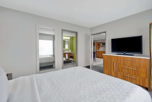 Suite, 1 Queen Bed, Non Smoking
