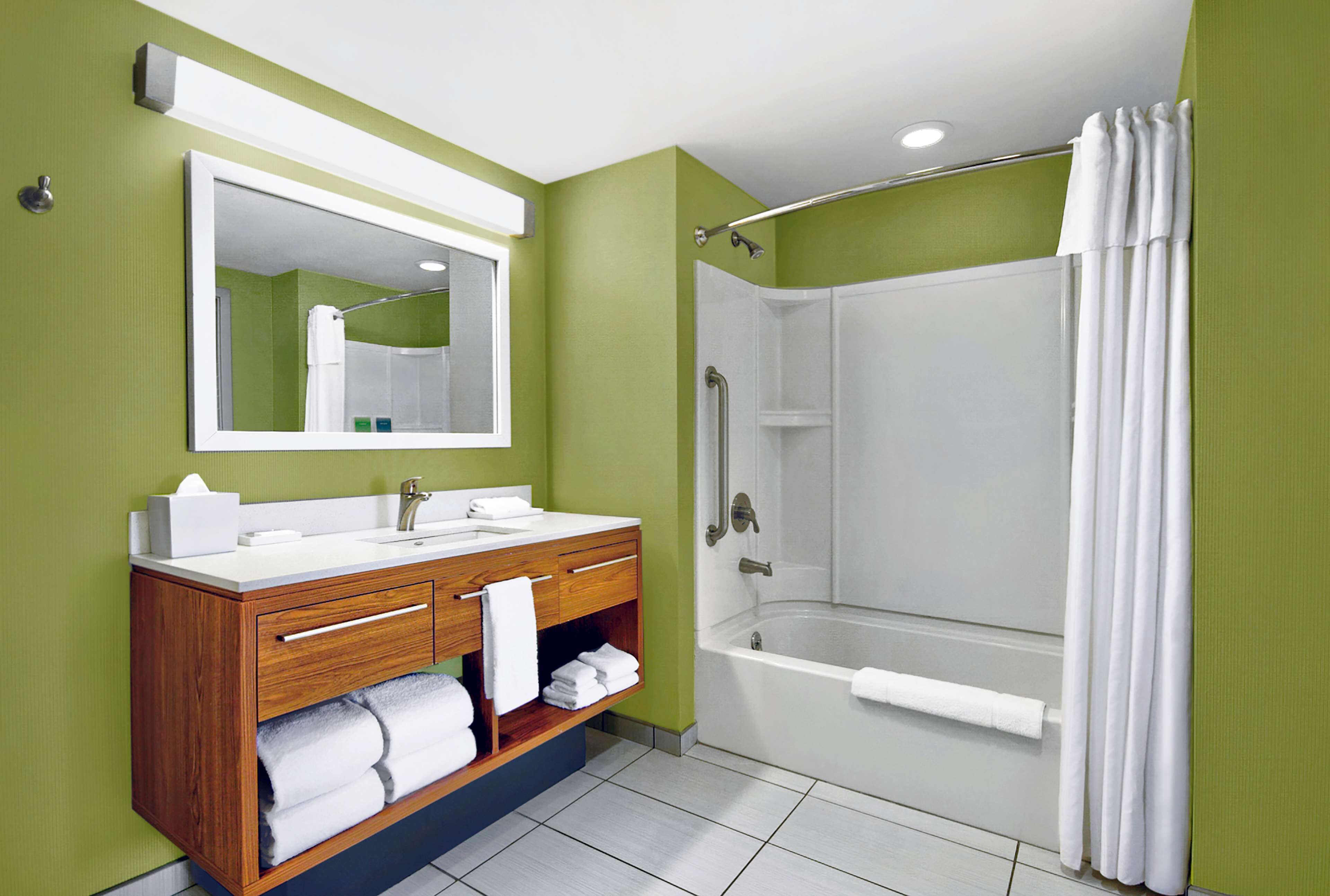 premier suite, 1 queen bed, accessible (mobility & hearing) | bathroom | hair dryer, towels, soap, shampoo