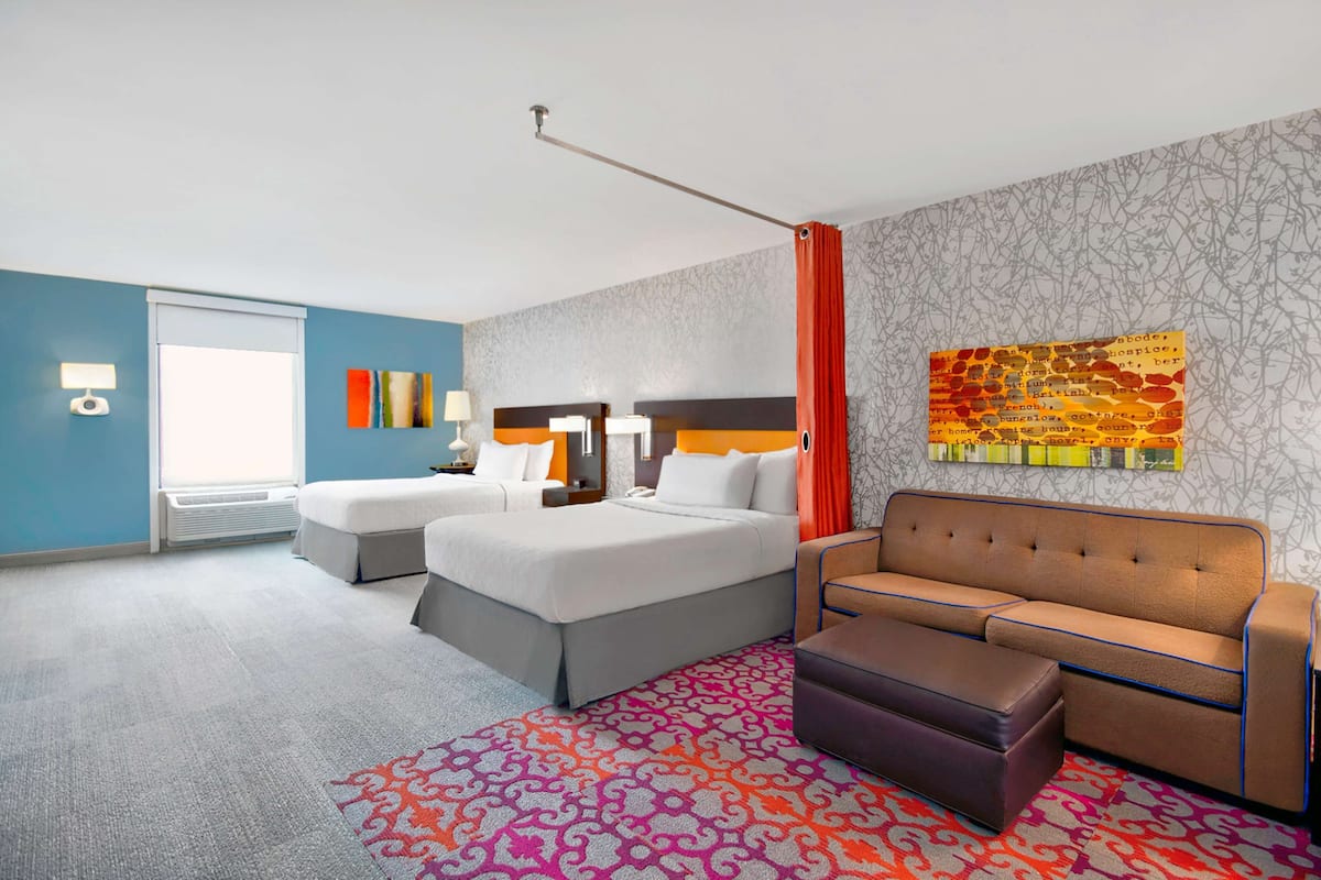 studio, 2 queen beds, accessible, bathtub | living area | flat-screen tv