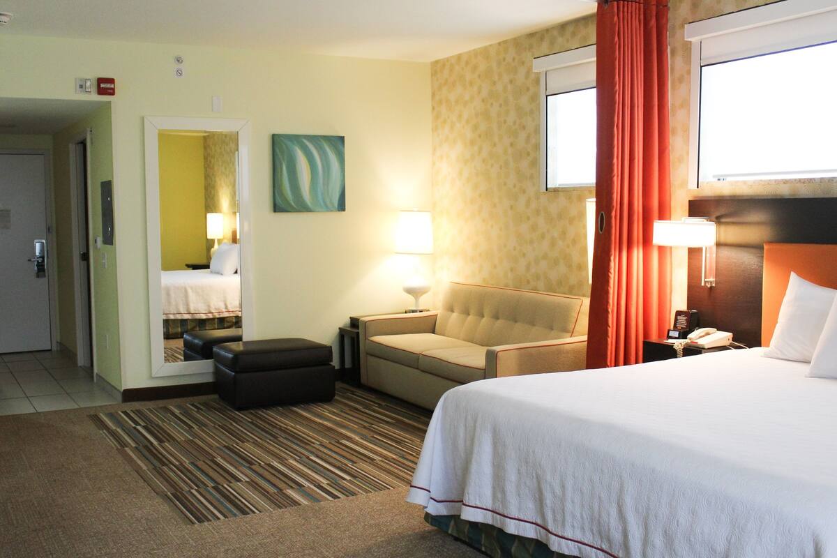 Studio, 1 King Bed, Accessible, Bathtub | Desk, laptop workspace, blackout drapes, iron/ironing board