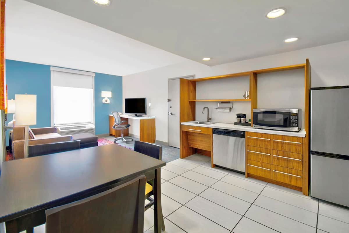 room, 1 queen bed, accessible, non smoking (roll-in shower) | living area | flat-screen tv