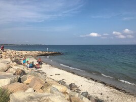Una playa cerca