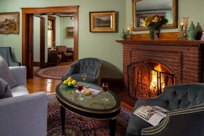 Coin salon dans le hall