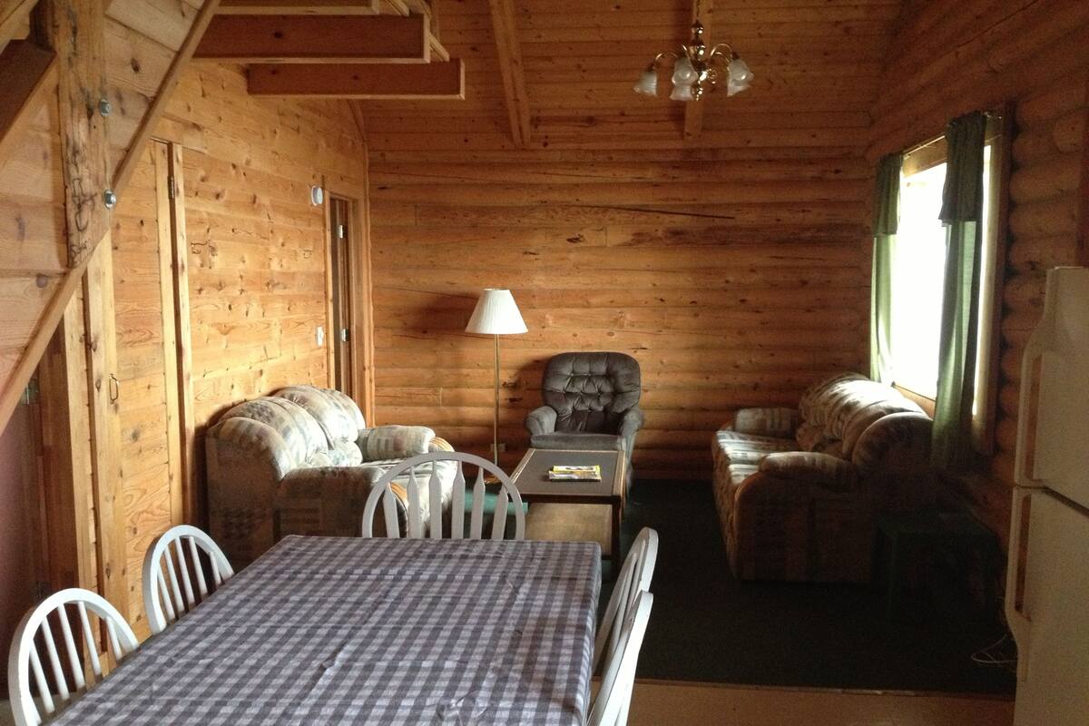 Cabin, 2 Bedrooms, Kitchen (Cabin #4) | In-room dining