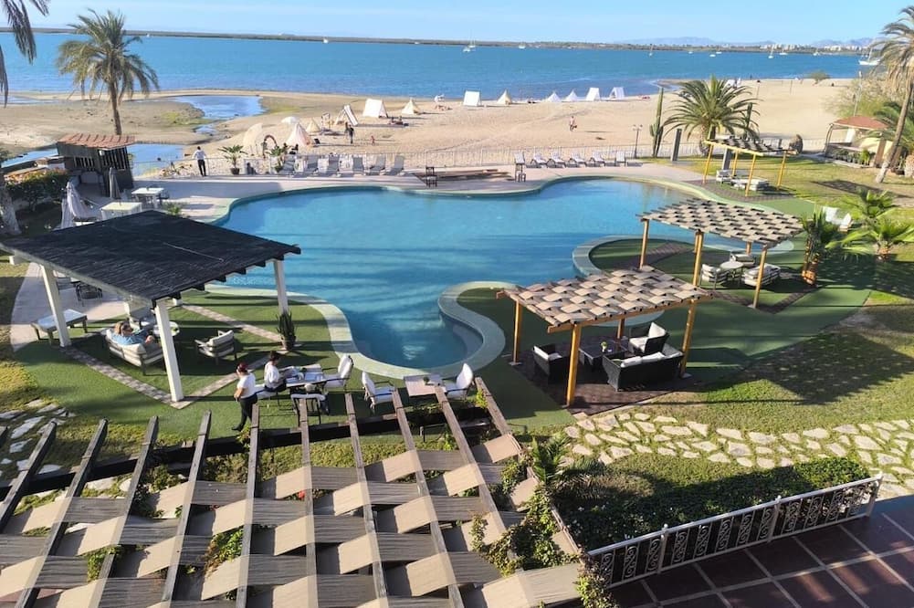 La Posada Hotel & Beach Club