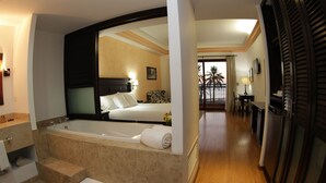 Junior Suite | Minibar, in-room safe, desk, laptop workspace - La Posada Hotel & Beach Club (La Paz)
