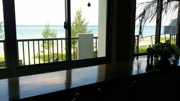 Breakfast and dinner served, Asian cuisine