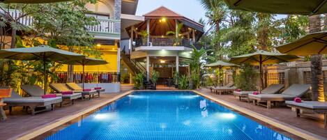 Outdoor pool, pool umbrellas, sun loungers