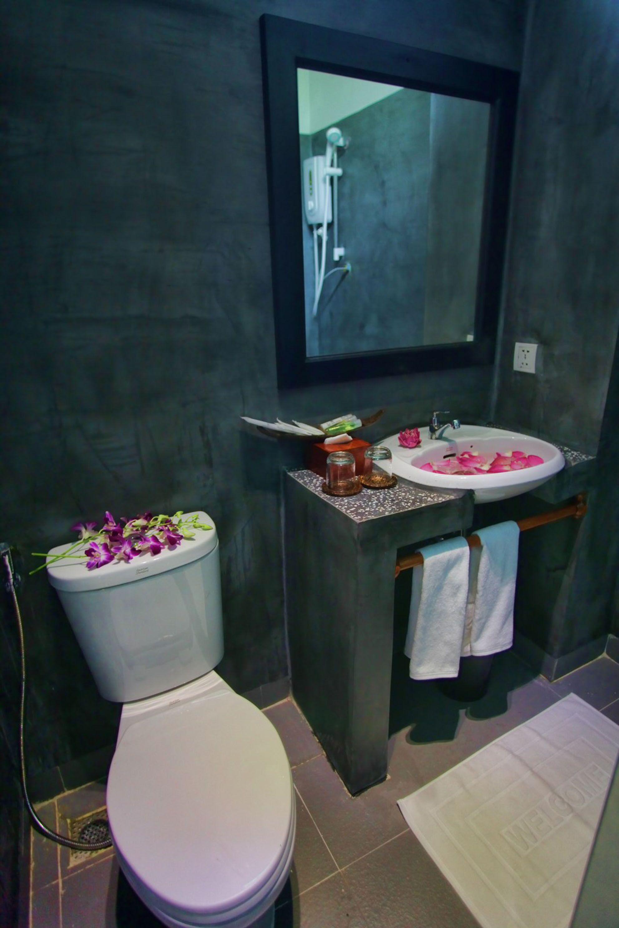 deluxe double room, 1 king bed | bathroom | shower, rainfall showerhead, free toiletries, hair dryer