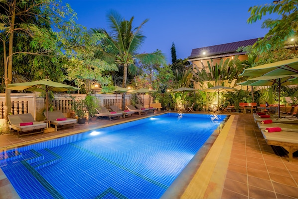 Outdoor pool, pool umbrellas, sun loungers