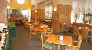 Tägliches Frühstücksbuffet (1000 JPY pro Person)