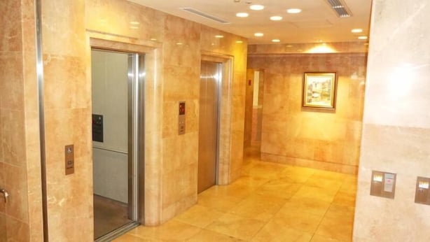 A corridor with two elevators and a framed picture on the wall. -  KOBE LUMINOUS HOTEL HYOGOEKIMAE (Kobe)