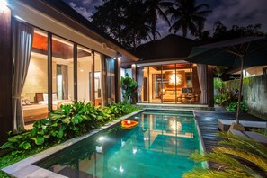 Hồ bơi ngoài trời 