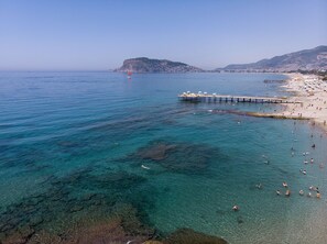 Private beach nearby, free beach cabanas, sun-loungers, beach umbrellas