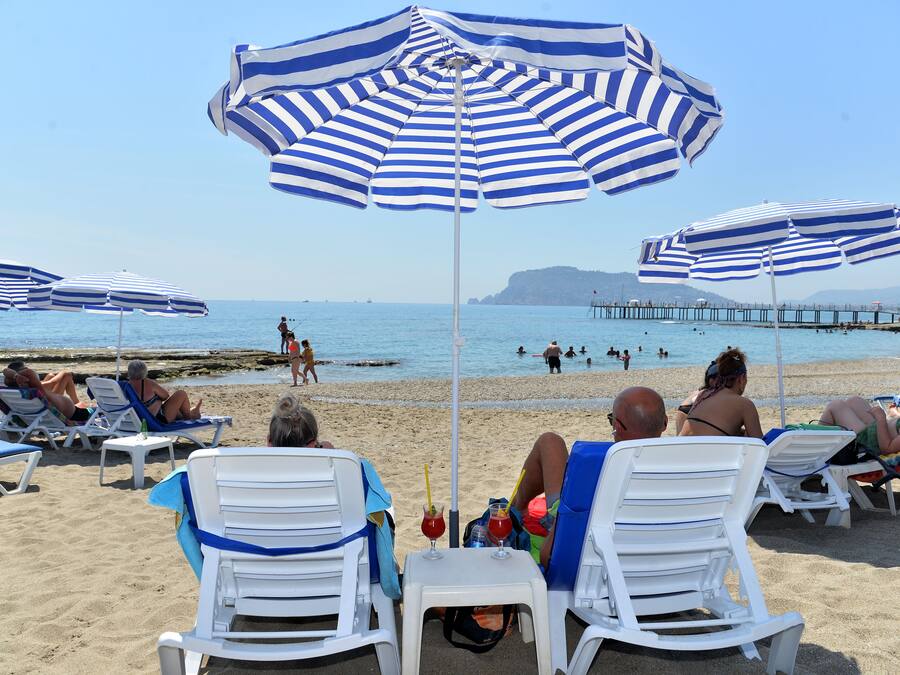 Praia particular nas proximidades, barracas de praia de cortesia