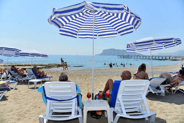 Private beach nearby, free beach cabanas, sun-loungers, beach umbrellas