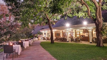 Breakfast, lunch served; Modern European cuisine, alfresco dining