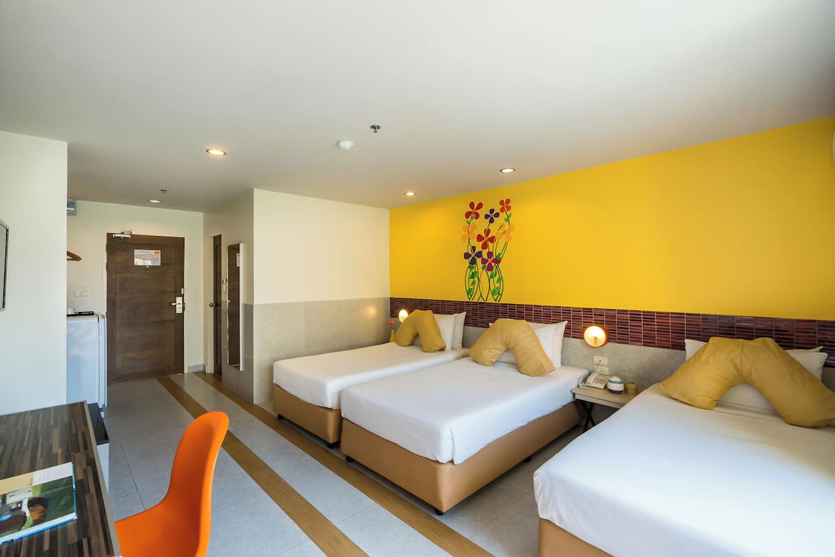 Superior Triple Room | In-room safe, desk, laptop workspace, free WiFi