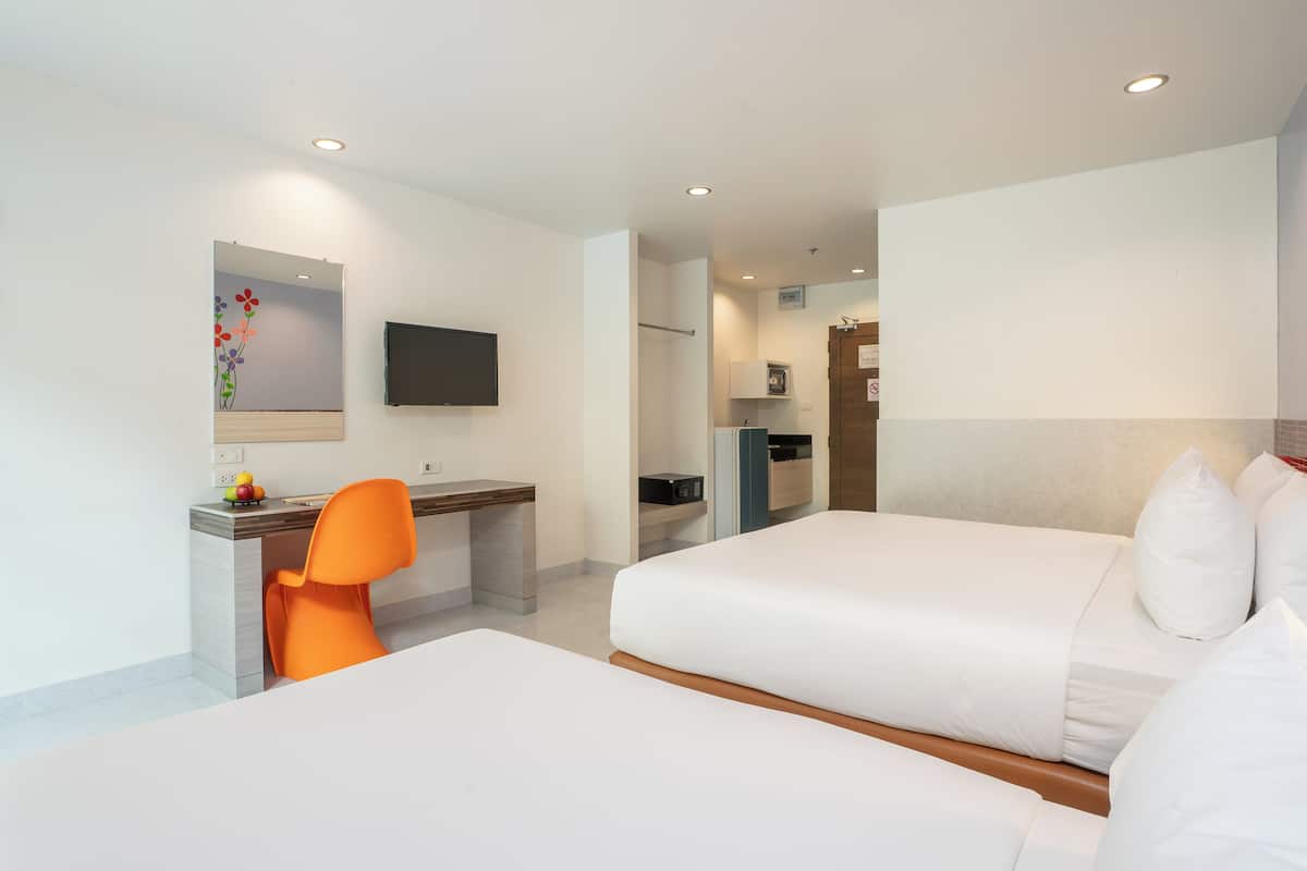 Deluxe Pool Access Room | In-room safe, desk, laptop workspace, free WiFi