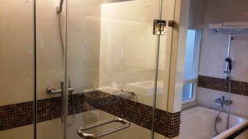 Kamar Double Eksekutif | Shower kamar mandi