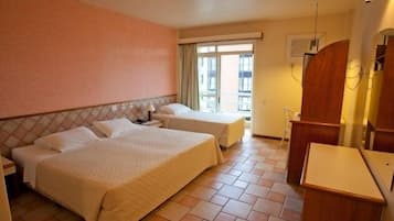 Een minibar, een bureau, gratis wifi