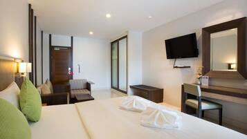 Deluxe Double Room | In-room safe, desk, blackout drapes, free WiFi