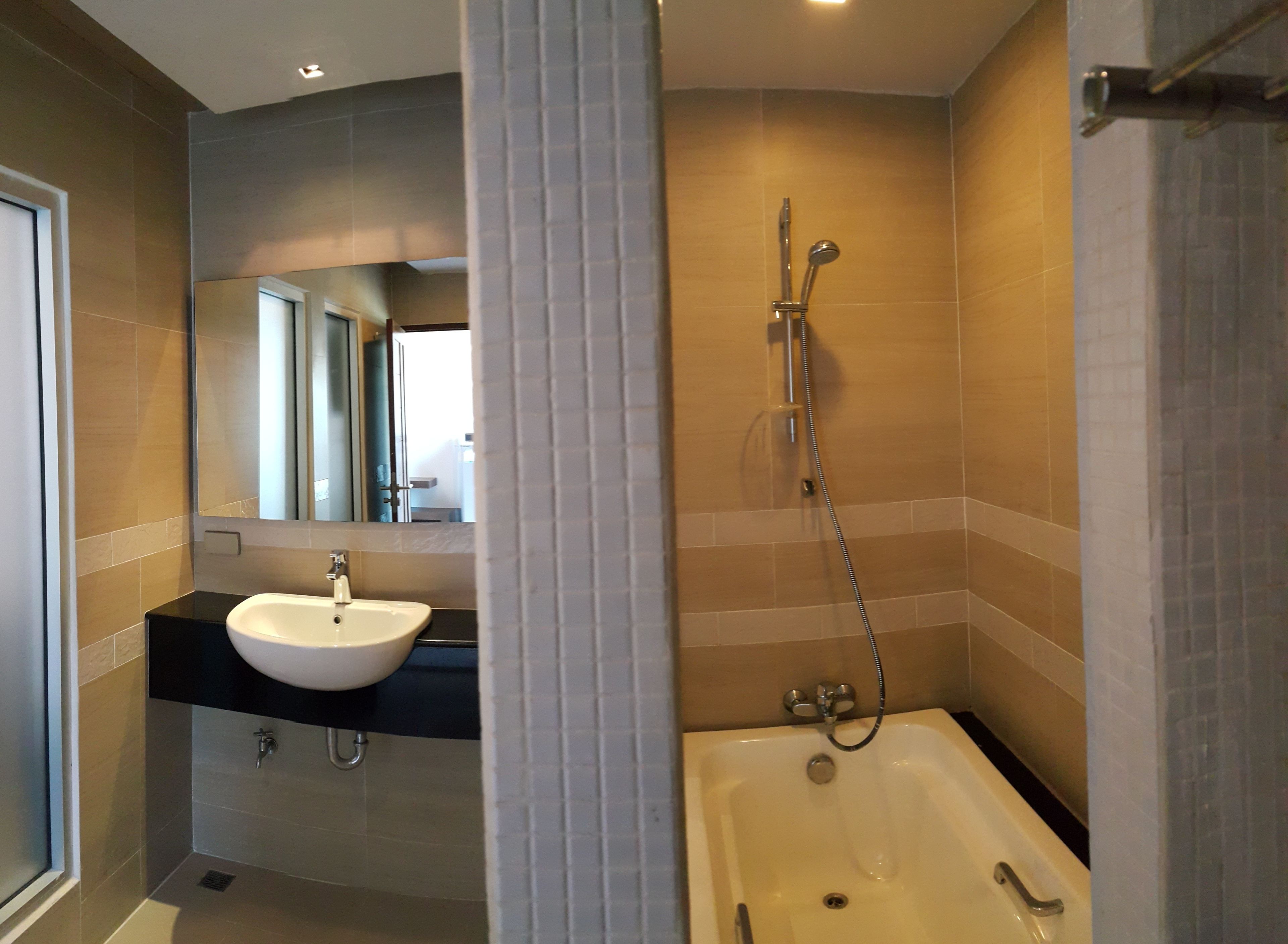 junior double room | bathroom | free toiletries, hair dryer, towels