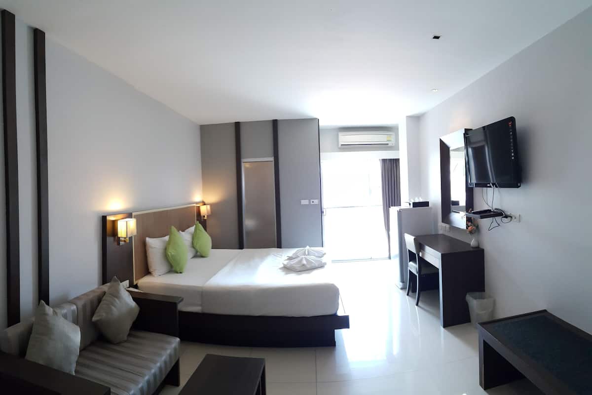 In-room safe, desk, blackout curtains, free WiFi