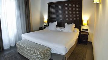 Habitació (Claustro) | Minibar, caixa forta a l'habitació, escriptori i cortines opaques