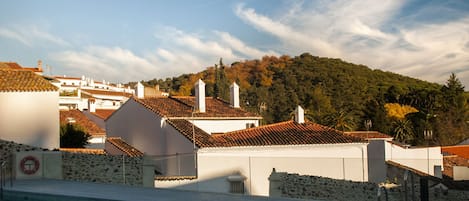 Piscina all'aperto, lettini