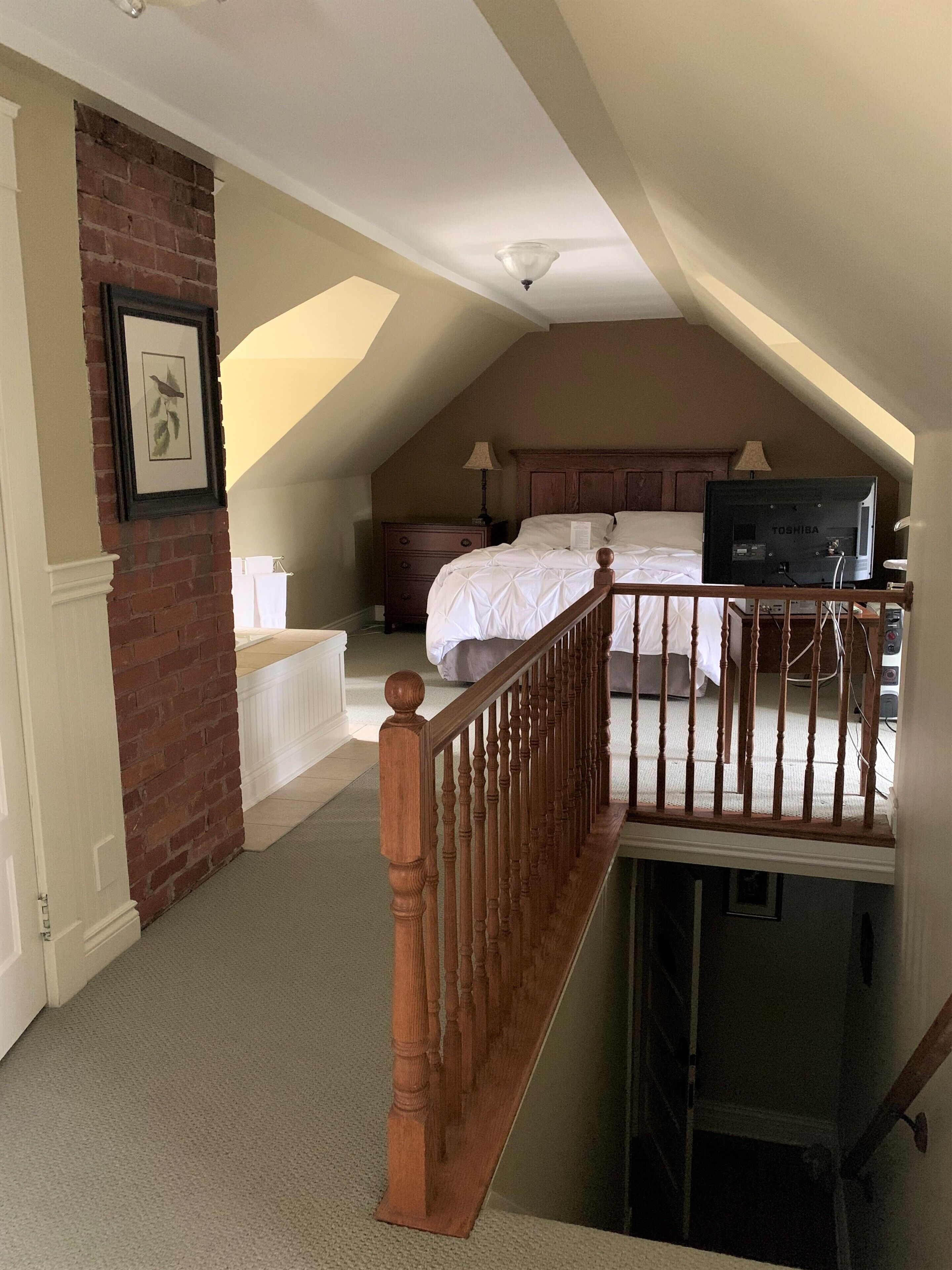 Signature Loft, 1 Queen Bed, Jetted Tub