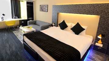 Standard Double or Twin Room | Free minibar items, in-room safe, desk, soundproofing