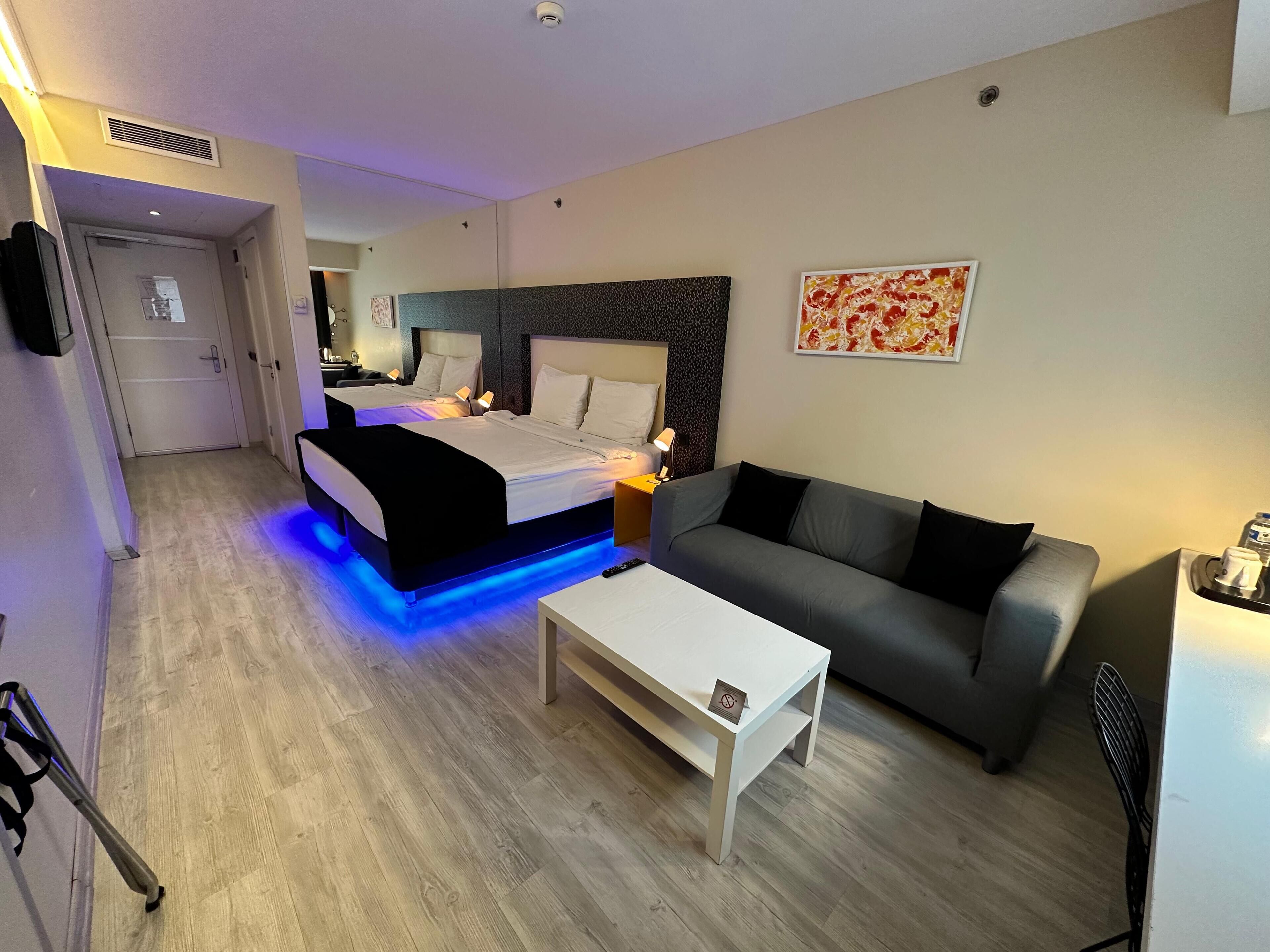 标准双人房 | 免费迷你吧物品、客房内保险箱、办公桌、隔音