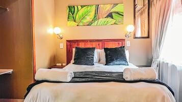 Standard Room, 1 Double Bed | Premium bedding, in-room safe, desk, laptop workspace