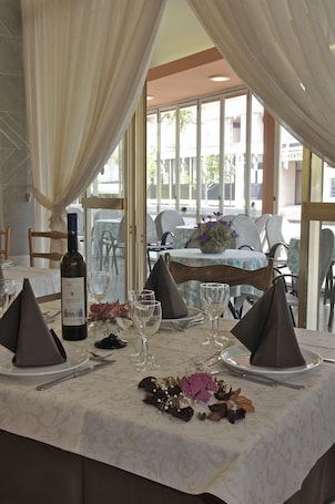 Pasti. Victory Hotel