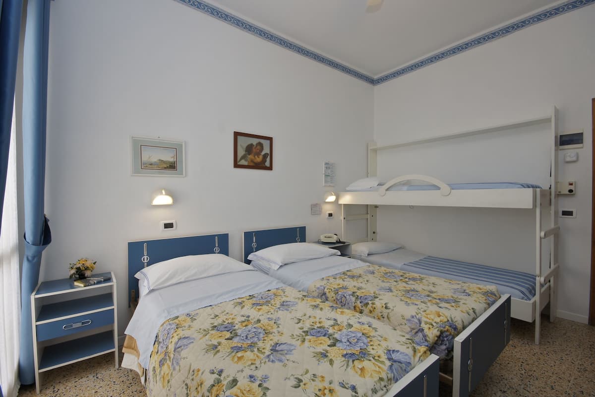In-room safe, soundproofing, free WiFi