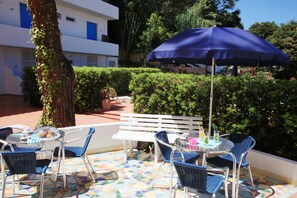 Breakfast and dinner served, local cuisine