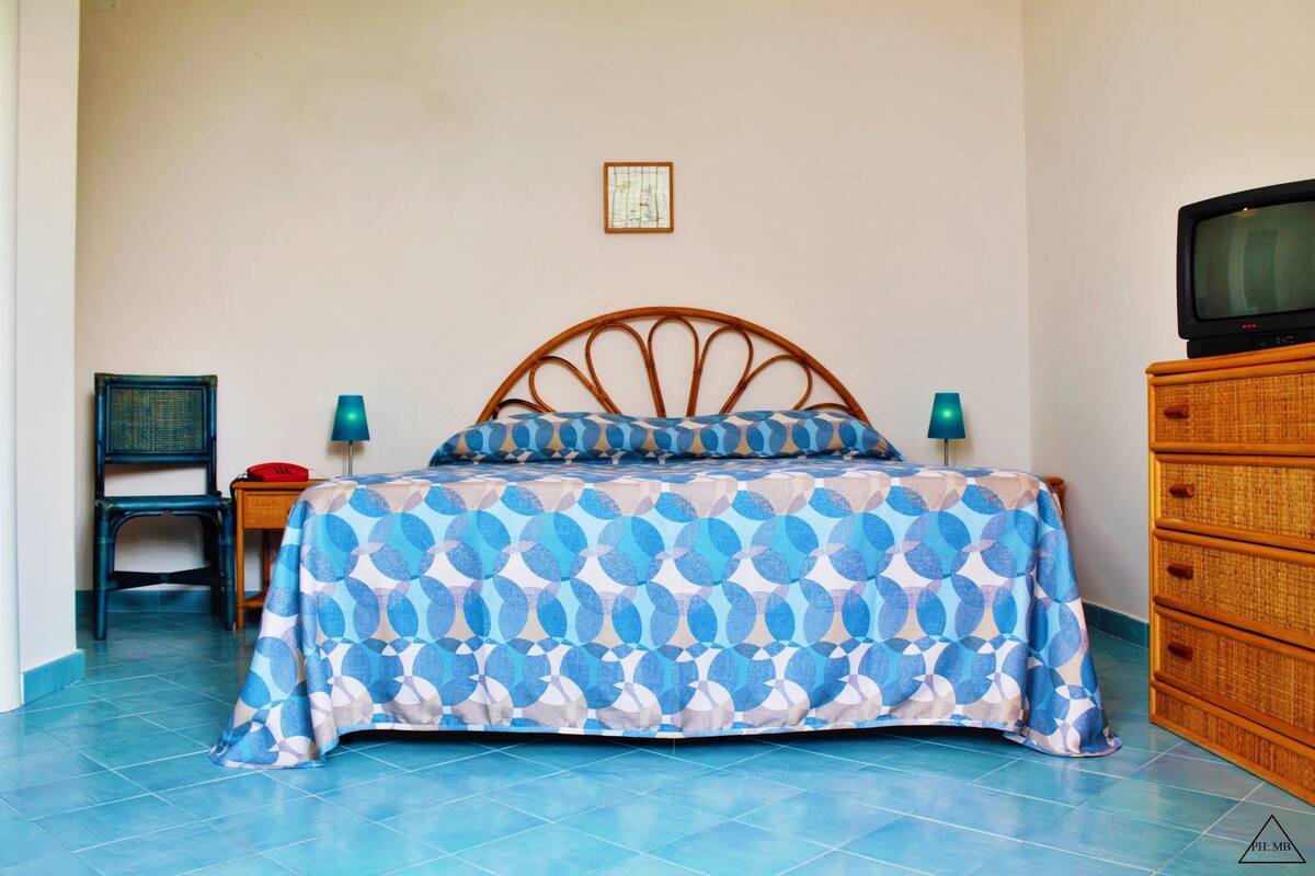 Standaard tweepersoonskamer | Een kluis op de kamer, babybedden (toeslag), extra bedden