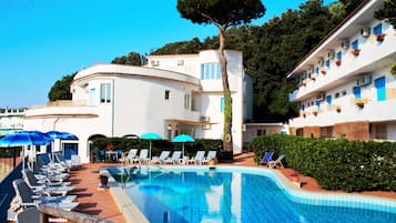 Outdoor pool, pool loungers